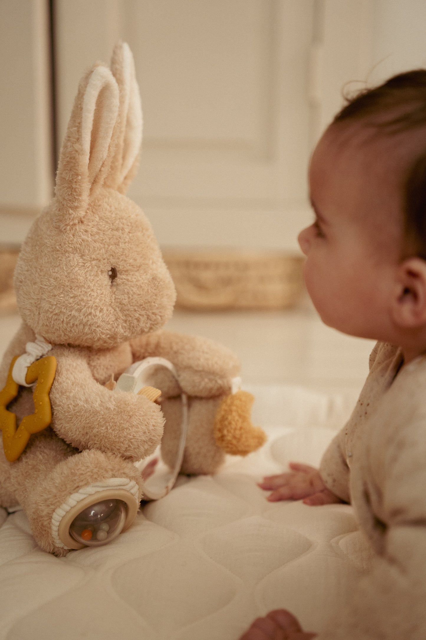 Activiteitenknuffel Baby Bunny