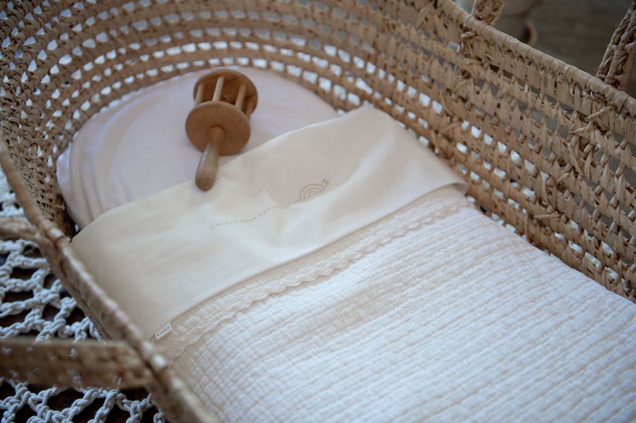 Wiegdeken Koeka "lace Elba milky"