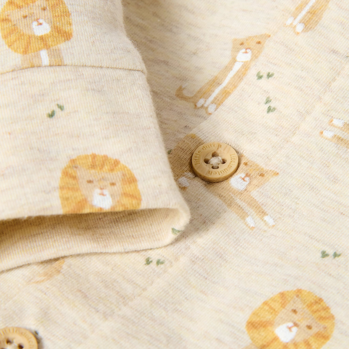 eendelige pyjama leeuw